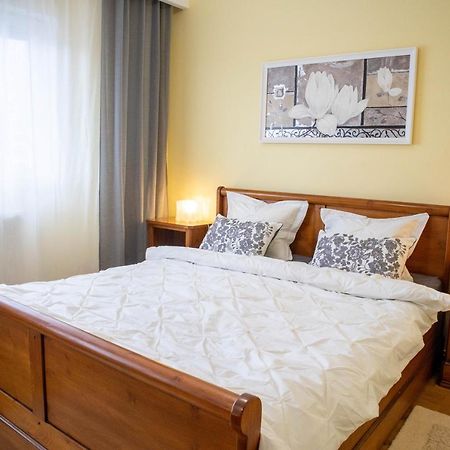 Oak Apartment - Piata Victoriei ブカレスト エクステリア 写真