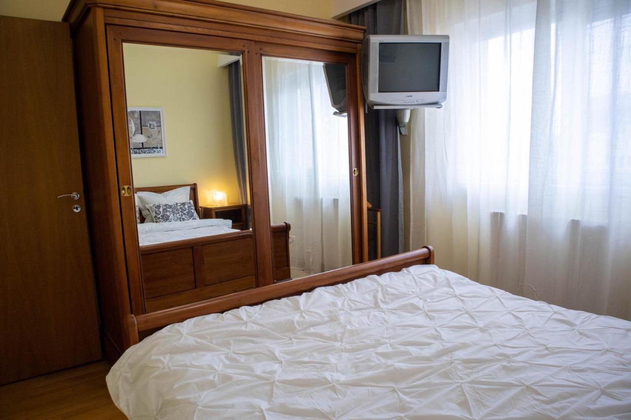Oak Apartment - Piata Victoriei ブカレスト エクステリア 写真