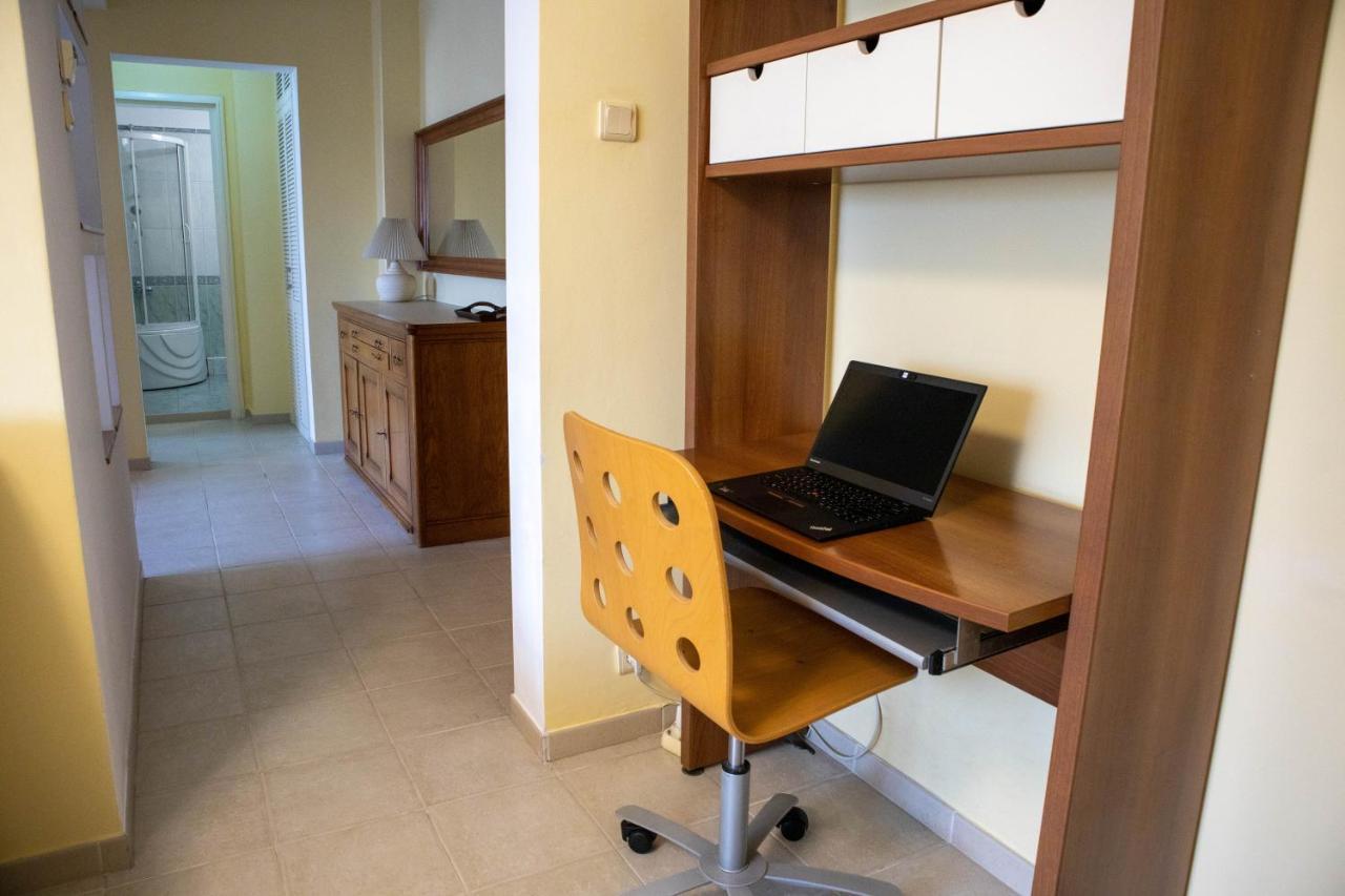 Oak Apartment - Piata Victoriei ブカレスト エクステリア 写真